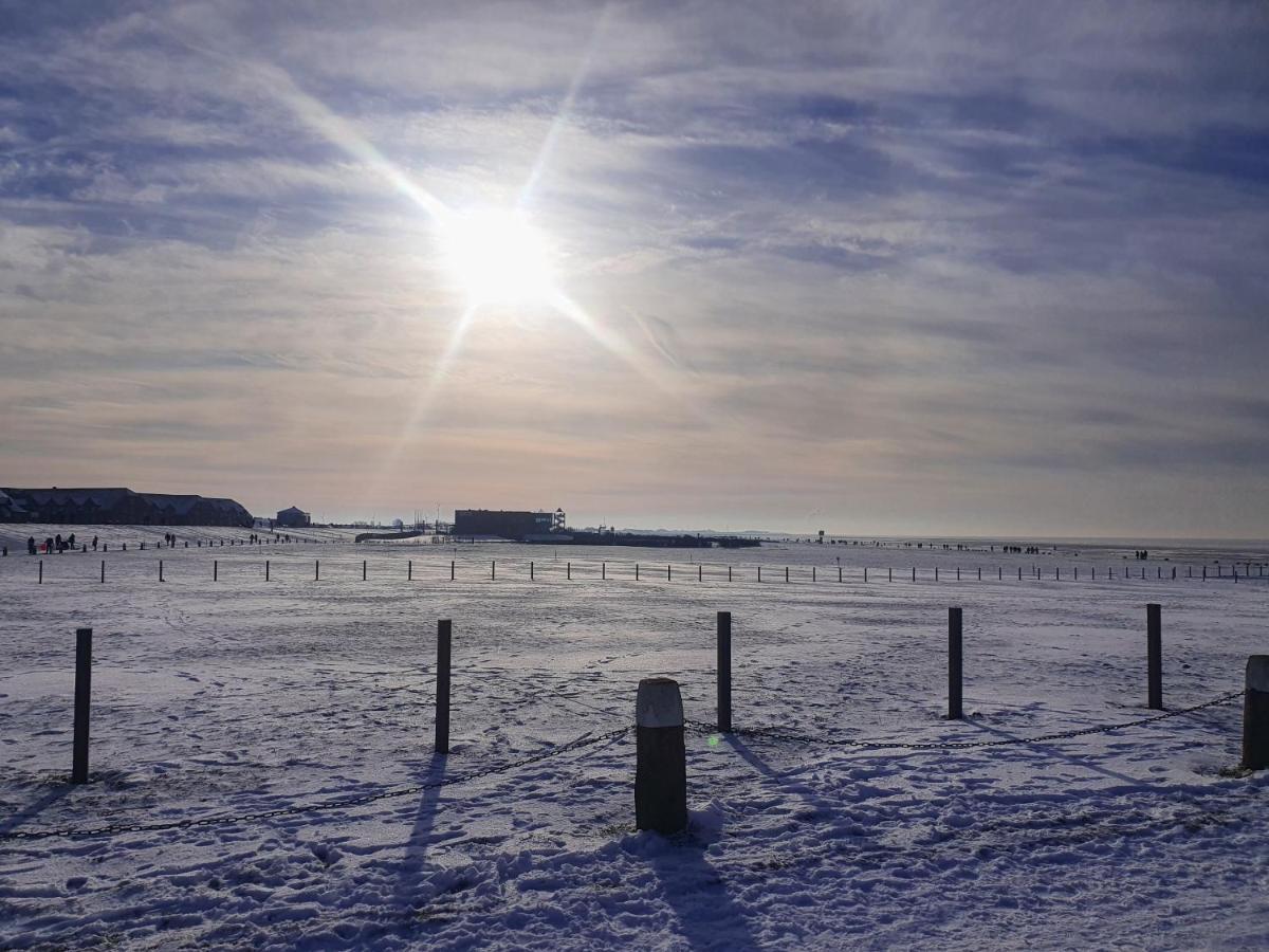 Hotel Pension Am Hafen Norddeich  Exteriör bild
