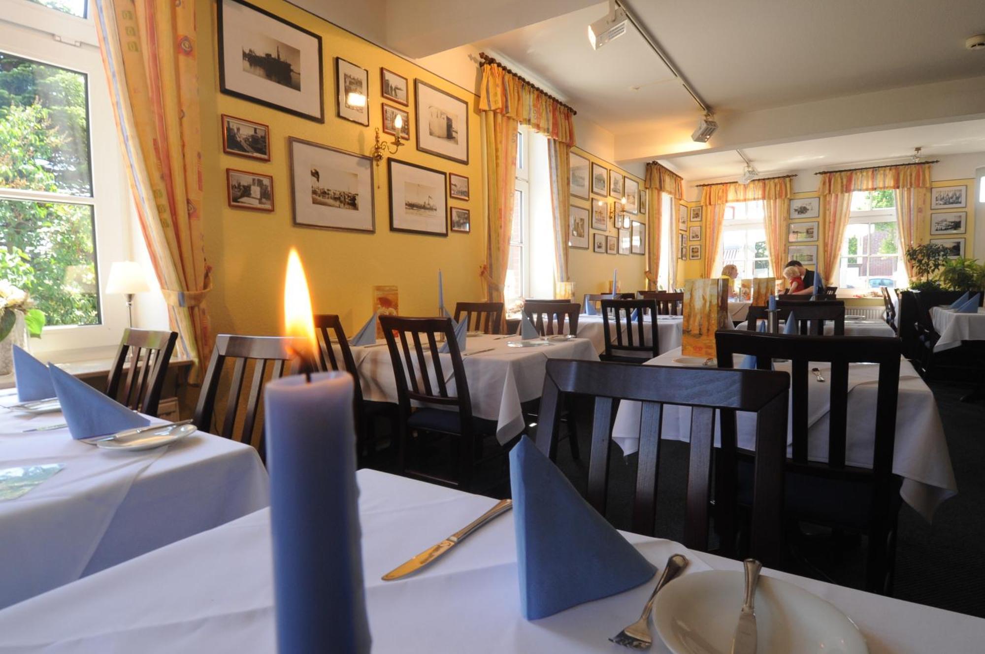Hotel Pension Am Hafen Norddeich  Exteriör bild