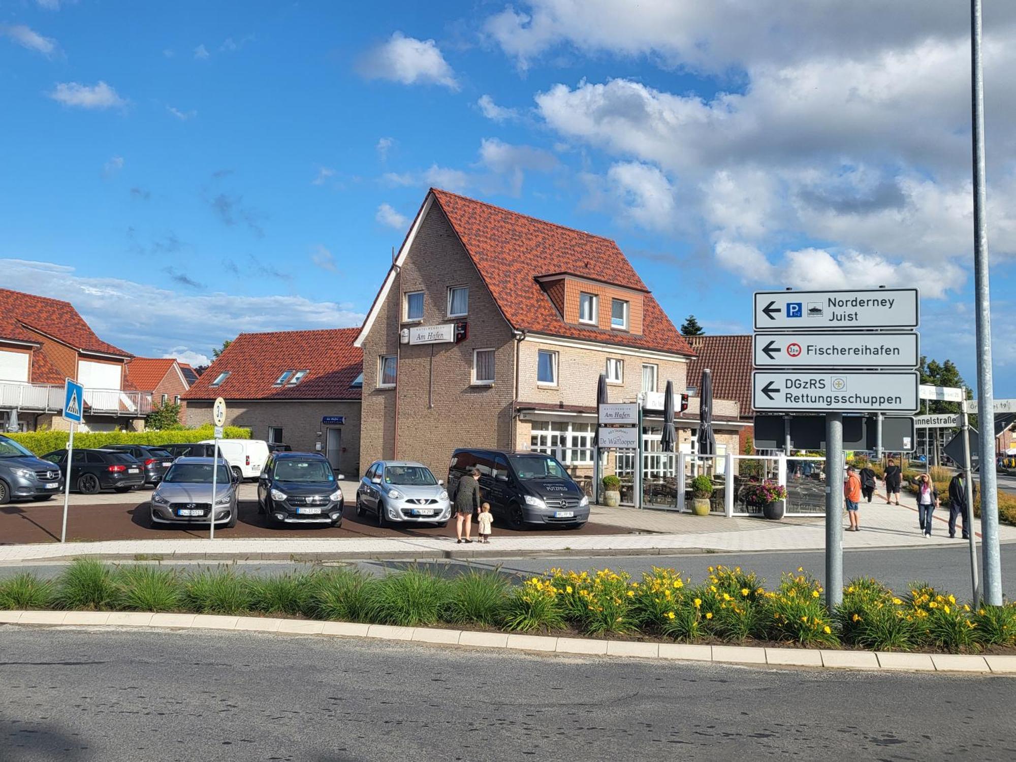 Hotel Pension Am Hafen Norddeich  Exteriör bild