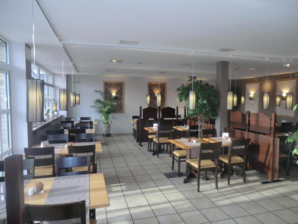 Hotel Pension Am Hafen Norddeich  Exteriör bild