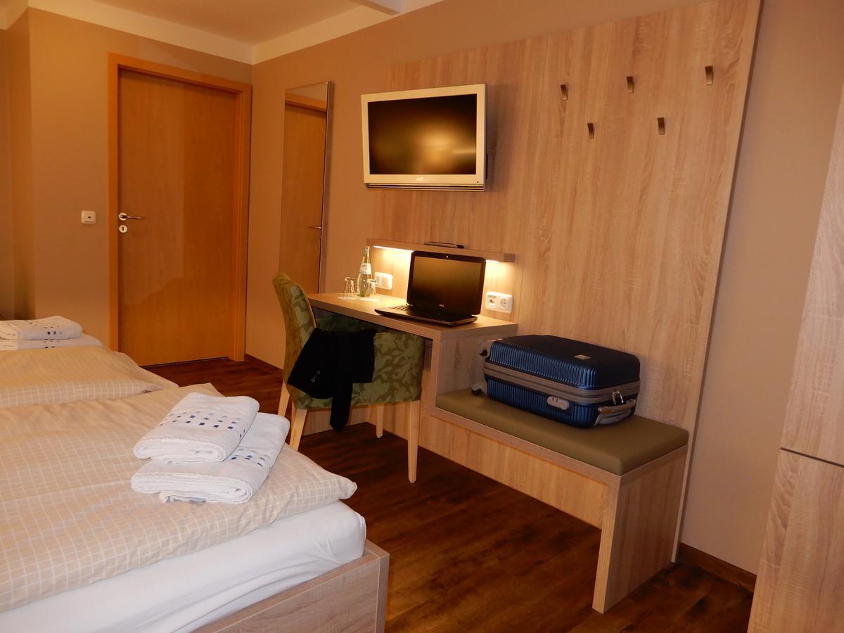 Hotel Pension Am Hafen Norddeich  Exteriör bild